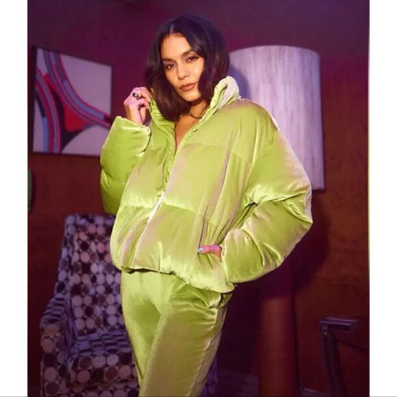 NWT Fabletics Wander Velour Cropped Puffer Jacket And Luxe Velour Jogger - Picture 1 of 16